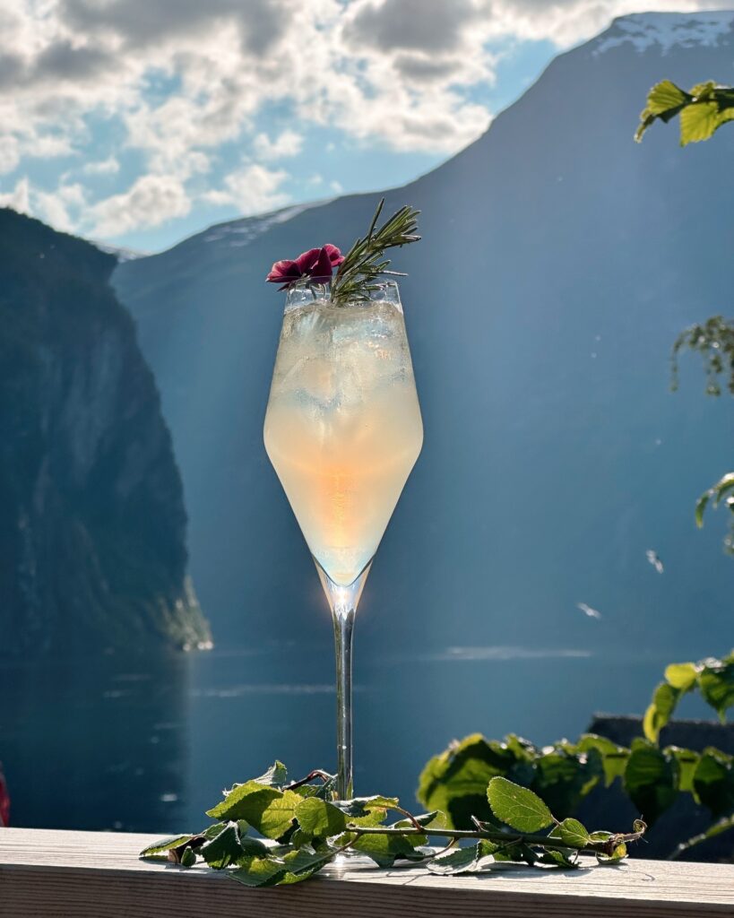 Aquavit_Spritz_Geiranger_Brenneri_foto_Louise_Tafjord